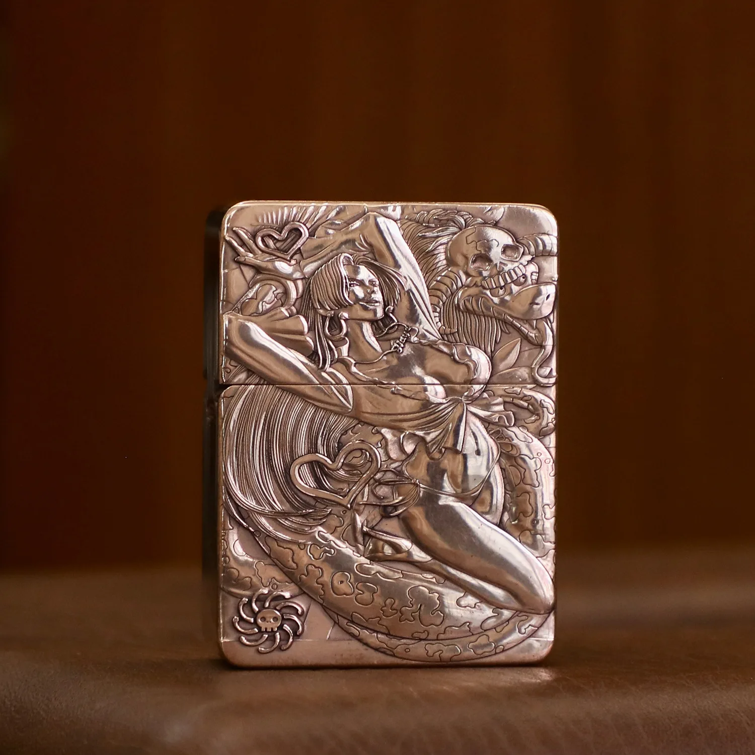 

Handmade Trench Style Copper Lighter – Solid Pure Copper & Brass Fuel Oil Lighter with Vintage Relief Carving Lighter Torch
