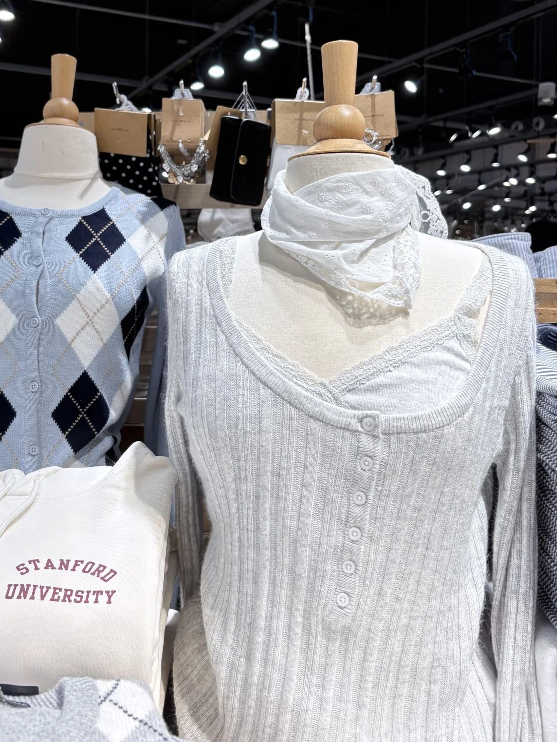 

Вязаная футболка с длинными рукавами и шестью пуговицами, женская осенняя тонкая футболка с круглым вырезом, женские серые простые универсальные милые трикотажные изделия