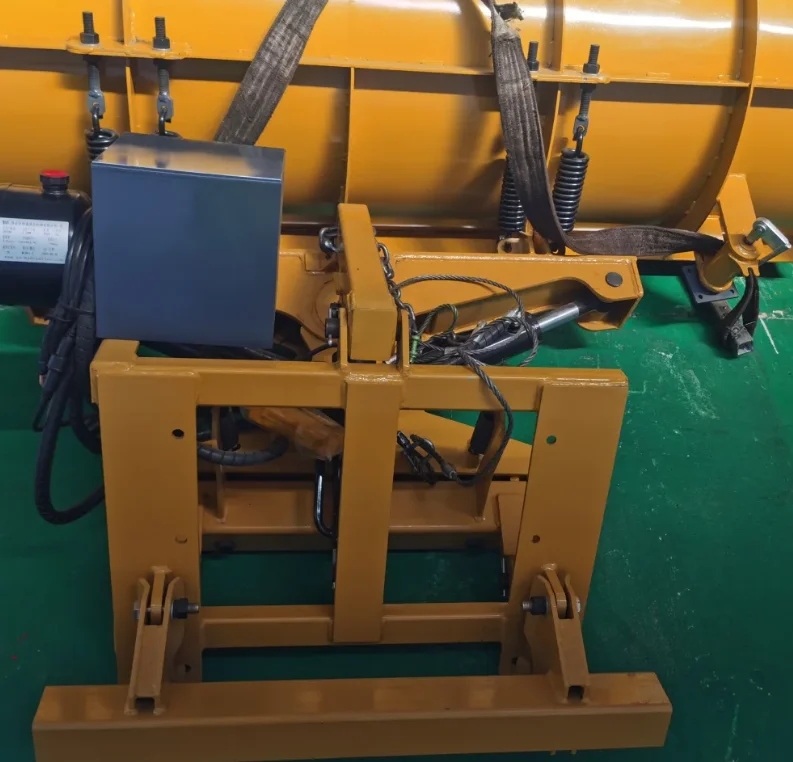 Multi-model Compatible Snow  Equipment Adapted to a Variety of Machinery