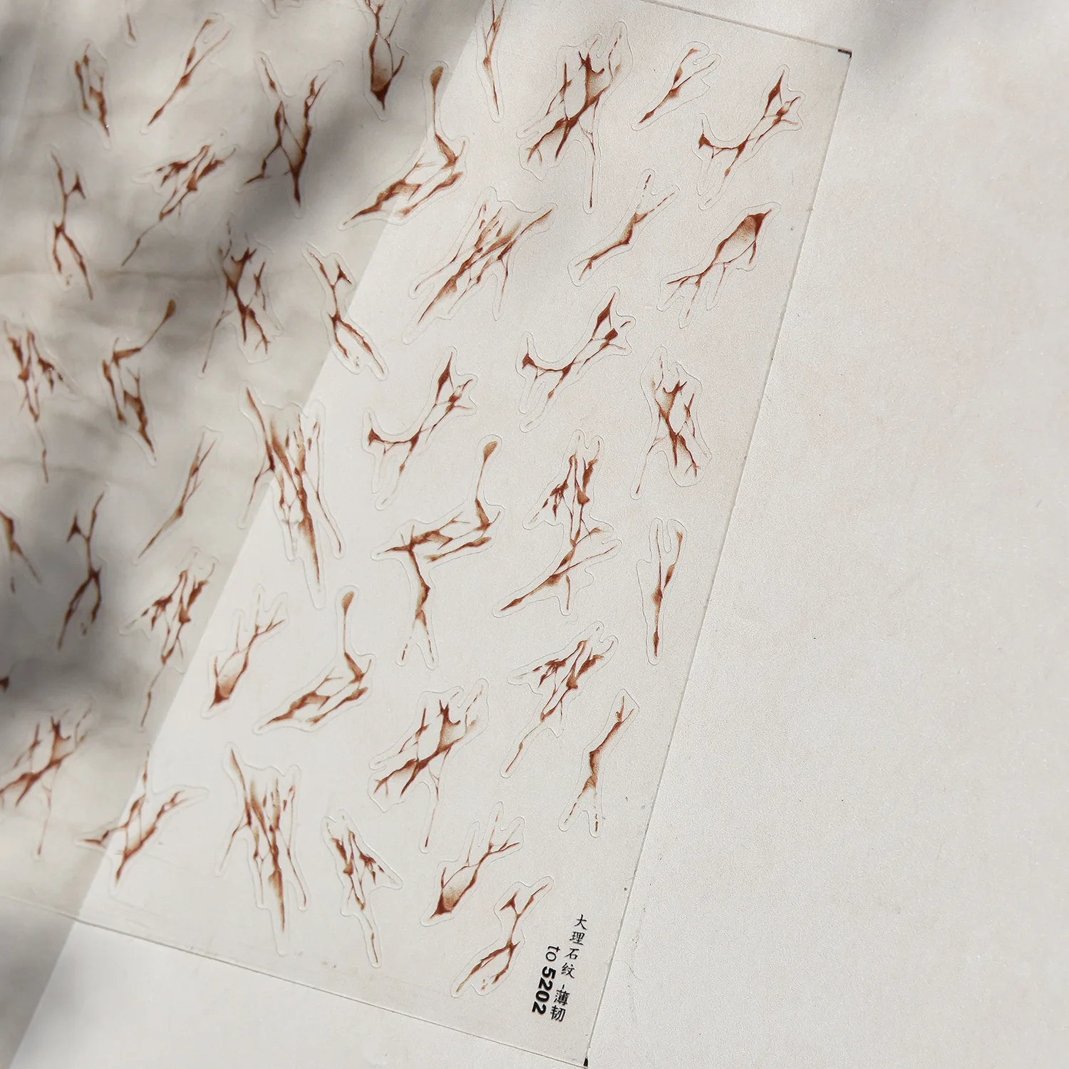 أنيقة هندسية الذهب ختم 5D مسمار الفن ملصقات الفرنسية منحنى مجردة شظايا فريدة من نوعها الفنية ذاتية اللصق مانيكير صائق