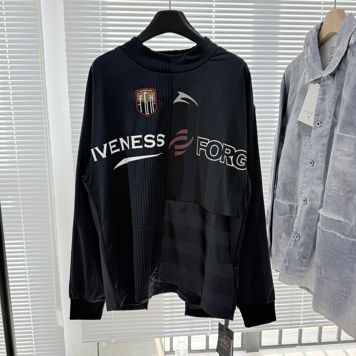 

Ретро-футболка в американском стиле с логотипом и буквенным принтом, лоскутная, с длинными рукавами, свободного кроя, для уличного спорта, с круглым вырезом, из полиэфирного волокна