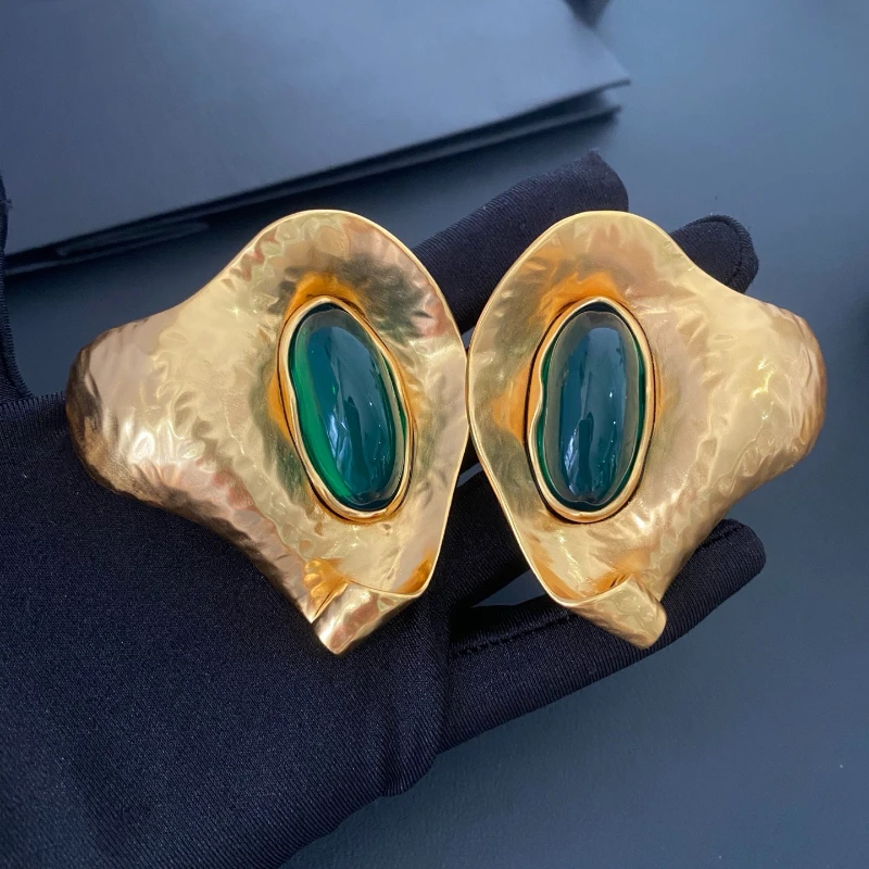 

Europe America Red Green Resin Brass Plated Gold Large Earrings Ear Clip Top Quality Vintage Jewelry Trend