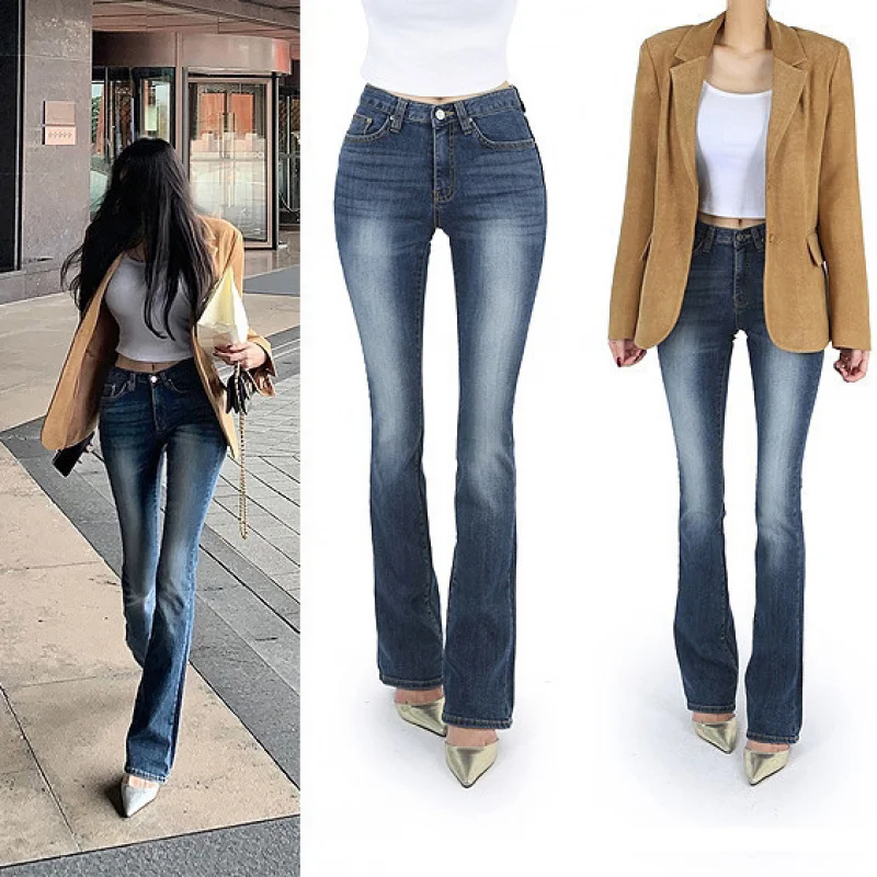 

Джинсы женские слегка расклешенные, с эффектом потертости, в корейском стиле, темно-синие, универсальные, облегающие, стройнящие ноги, узкого кроя.