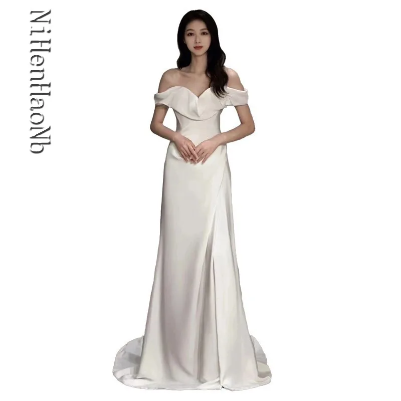 فستان الزفاف الفرنسي الخفيف كلمة واحدة الكتف الساتان الأبيض الباب التقطت الصور فساتين الزفاف مزاجه #4