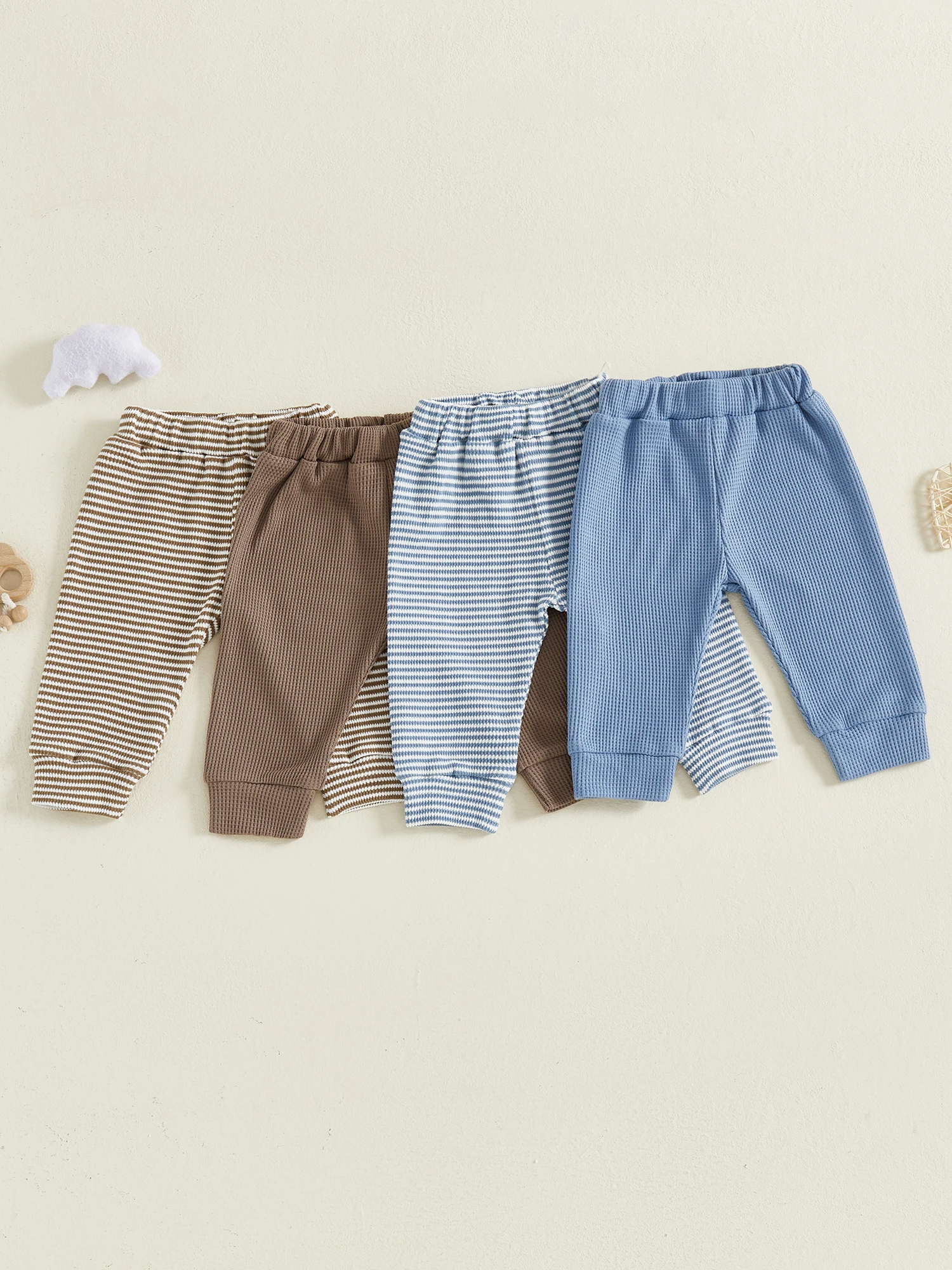 

Комплект одежды из двух предметов для маленьких мальчиков со стильной толстовкой с принтом и уютными брюками-джоггерами для игр и отдыха