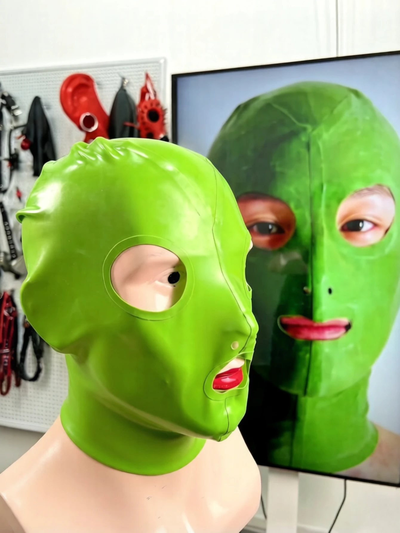 

Green Rubber Hood Open eyes mouth Full Head Separate Cutout Suitable Fashion Matching Headwear