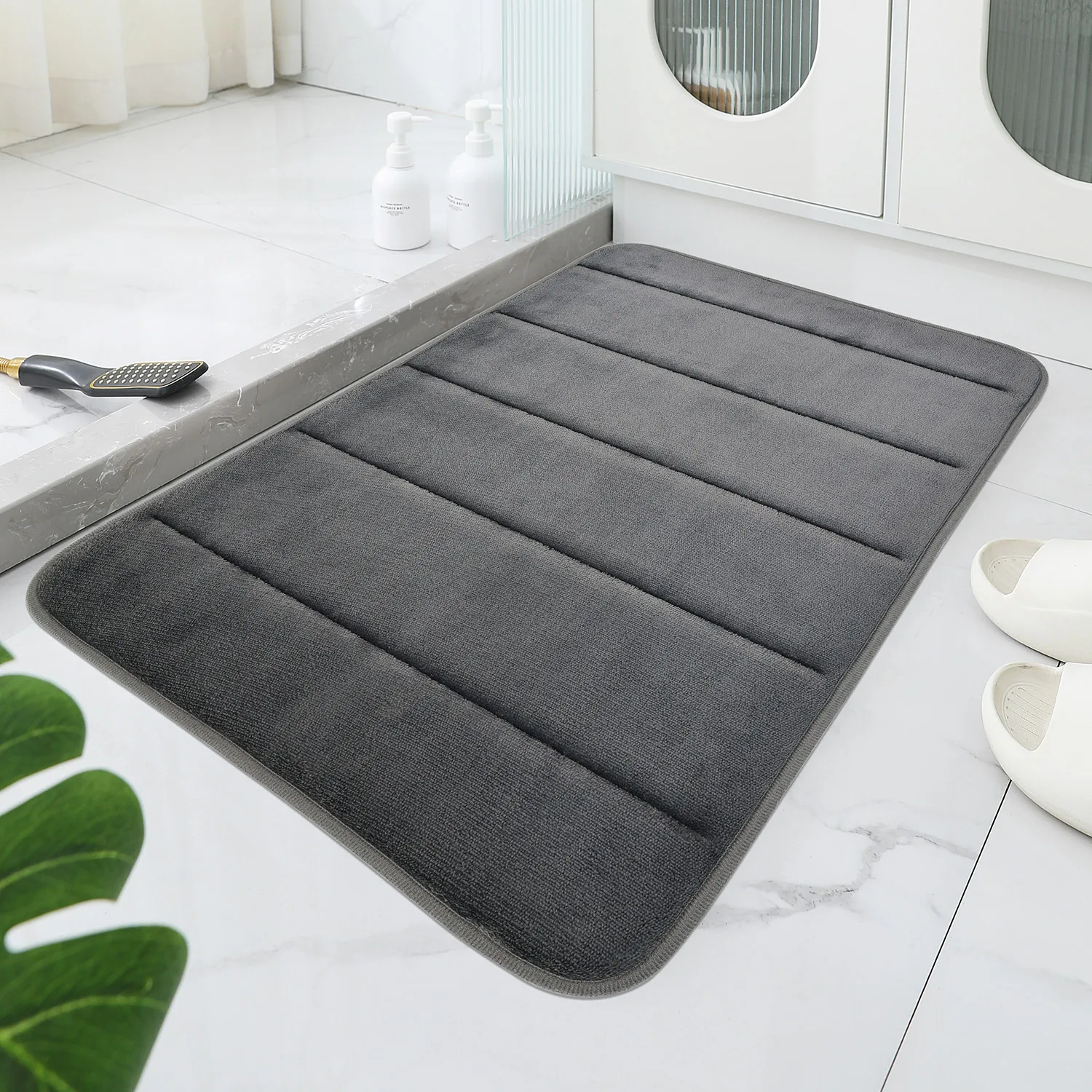 1 piece bath mat Geometric pattern coral velvet bathroom mat, non-slip sole, hand washed, embossed stripe design, soft and comfo
