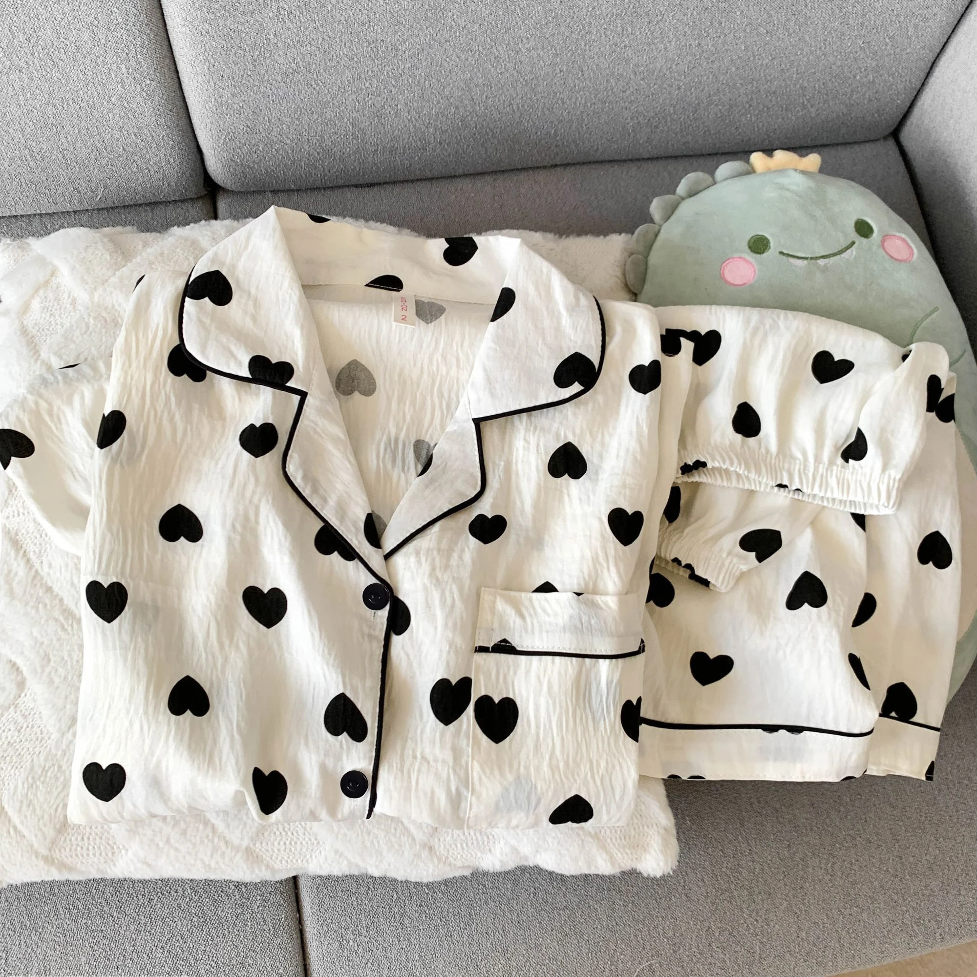 Women's Summer Thin Pajamas with Heart-Shaped Pattern, Short-Sleeved Shorts, Sweet and Cute, Can Be Worn Outside in Summer, Two-Piece Home Wear Set view 5