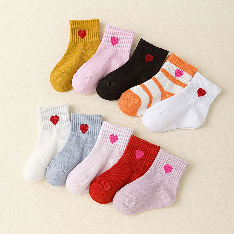 عبوة من 10 جوارب قصيرة للأطفال بأنماط قلب بألوان متنوعة