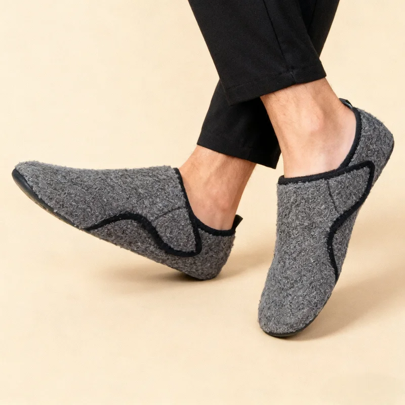 

Men's Indoor Casual Cotton Shoes with Laces And Magic Tape Warm And Easy to Wear Comfortable Home Slippers