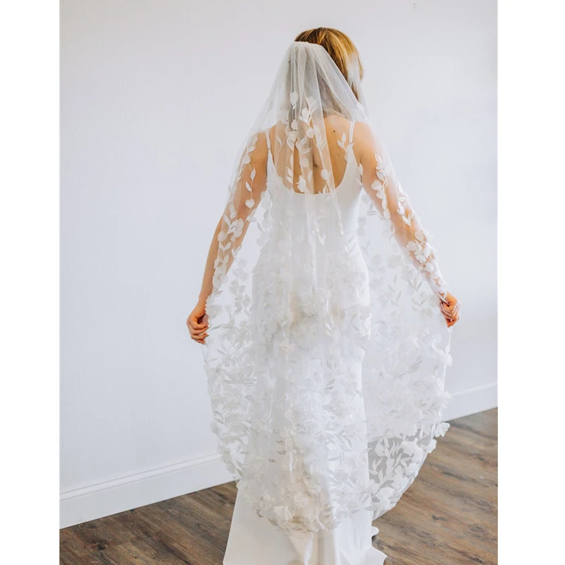 3 D White Floral Flowers Leaves Wedding Bridal Veils Accessories Unique For Brides With Comb Outdoor Embroidered Lace Tulle