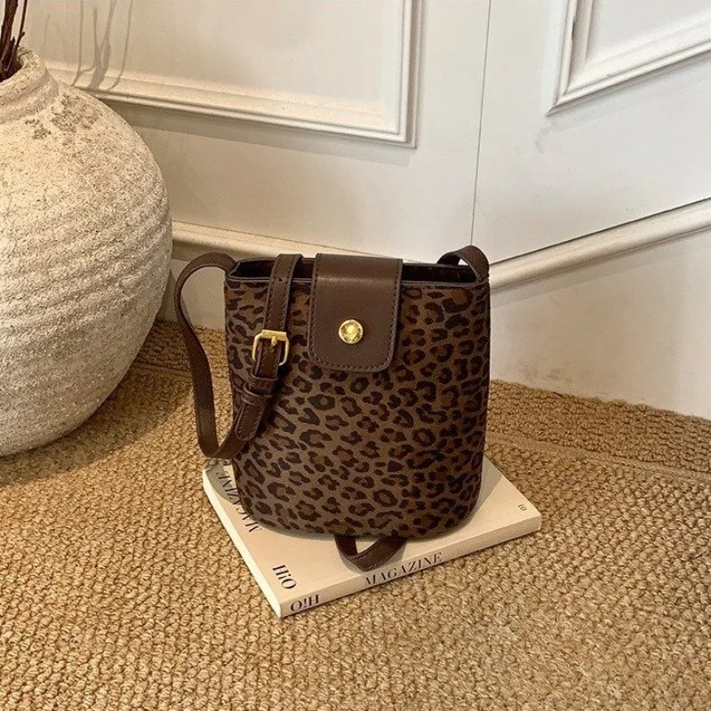 

Diaper Bag Stylish Fashionable Trendy Letter Logo Leather Crossbody Handbag Women Solid Color Clutch Purse Mini