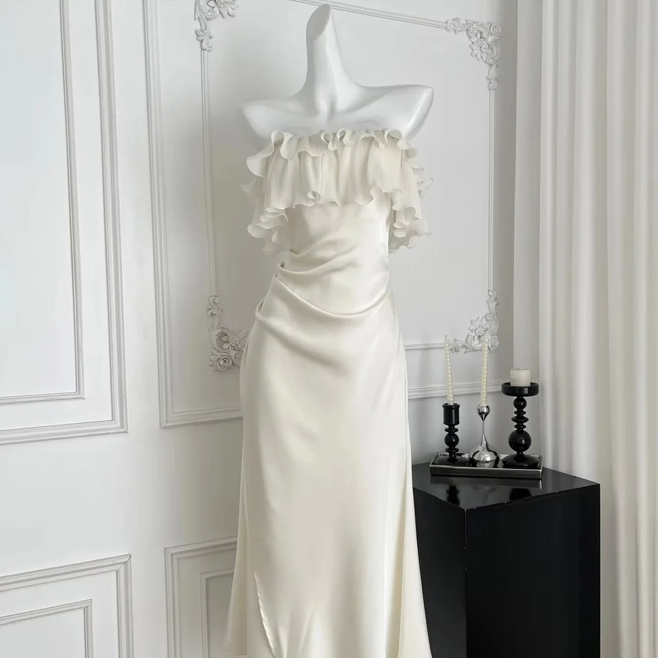 فستان حورية البحر من الساتان ذو الرغبة النقية فستان حورية البحر متقدم بخصر نحيف وياقة منحرفة رداء مكشكش مثير احتفالي مودا فيستدوس