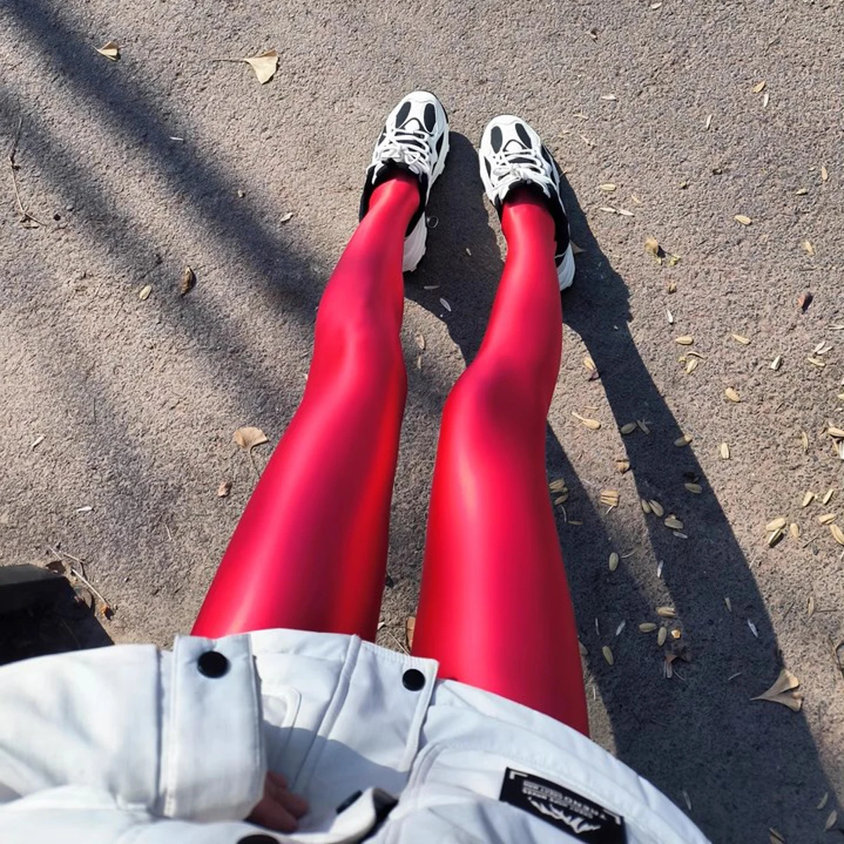 AMORESY النساء الساتان اللامع مطاطا رقيقة ضئيلة مبهمة جوارب طويلة السراويل الضيقة الورك رفع كمال الاجسام اليوغا بيلاتيس جوارب طماق