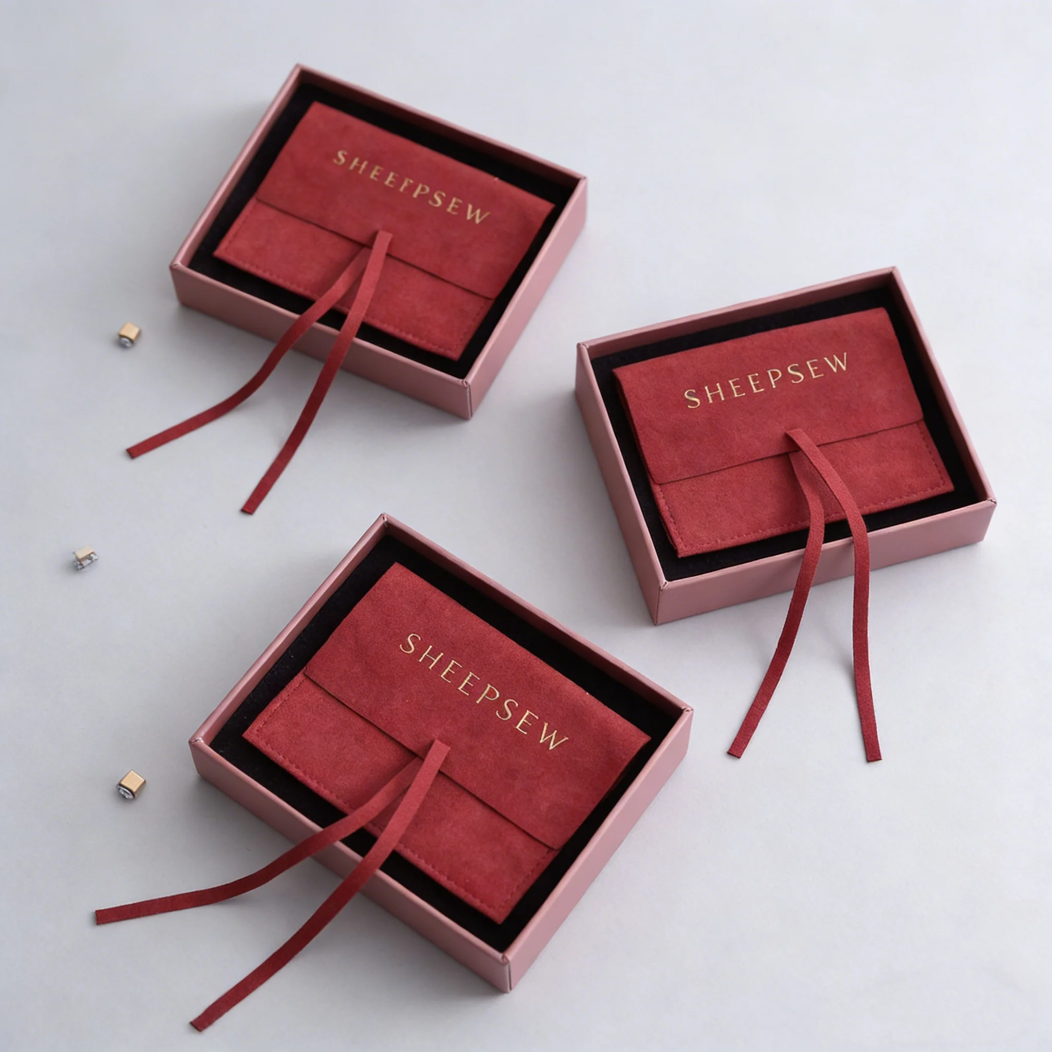 

Бархатный подарочный мешочек PandaSew с индивидуальным тисненым логотипом, из микрофибры, с завязками, оптом, для упаковки ювелирных изделий на свадьбу