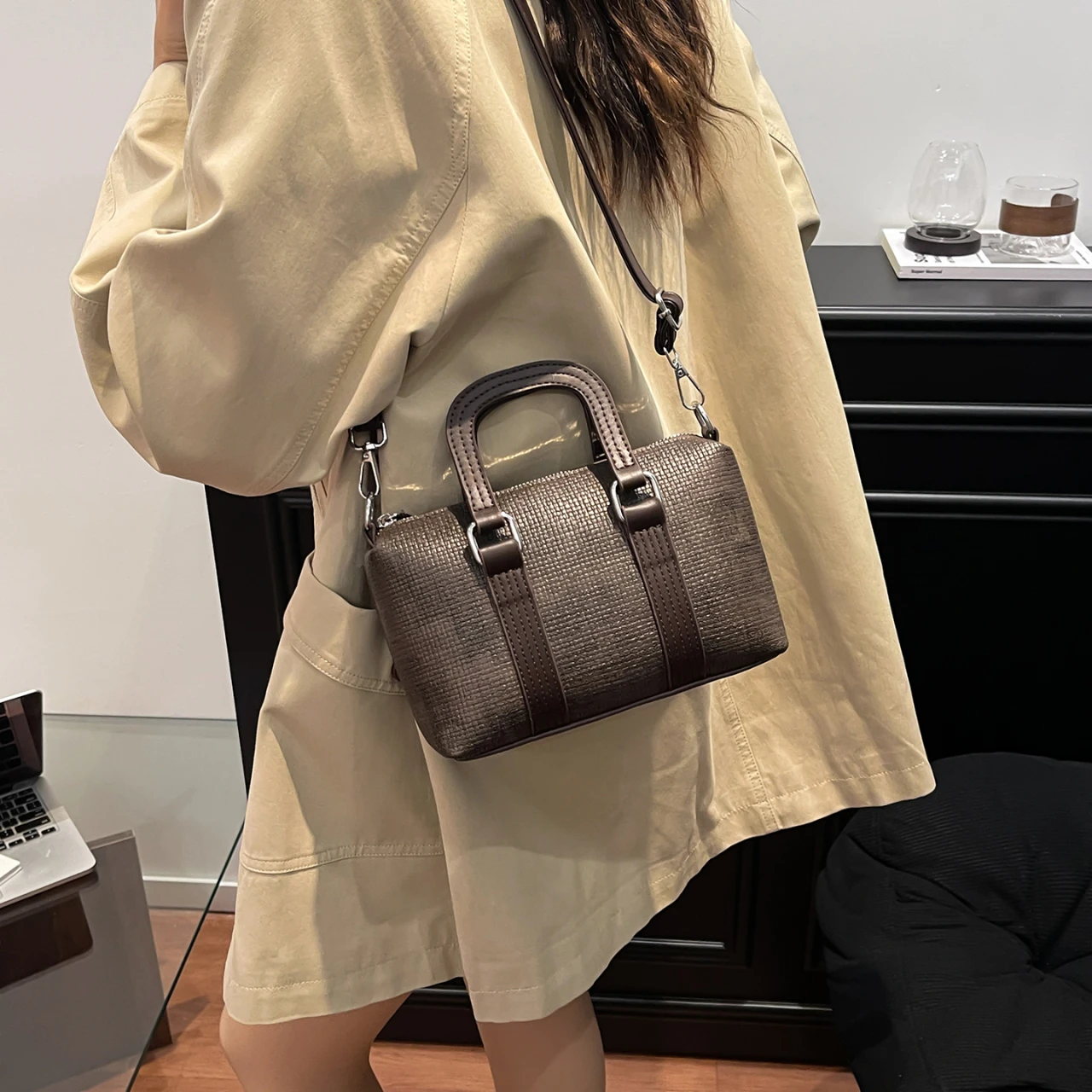 

Parisian Luxury Large Capacity Diaper Bags For Ladies Elegant Vintage Shoulder Bag Minimalist Fashion Tote Bag Simple Trendy