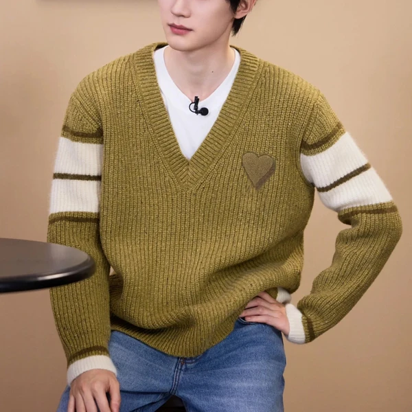 

Осенне-зимний свитшот с V-образным вырезом из шерсти и альпаки, свободного кроя, повседневный, с длинными рукавами, с узором в виде сердец, для женщин, новинка 2025 года