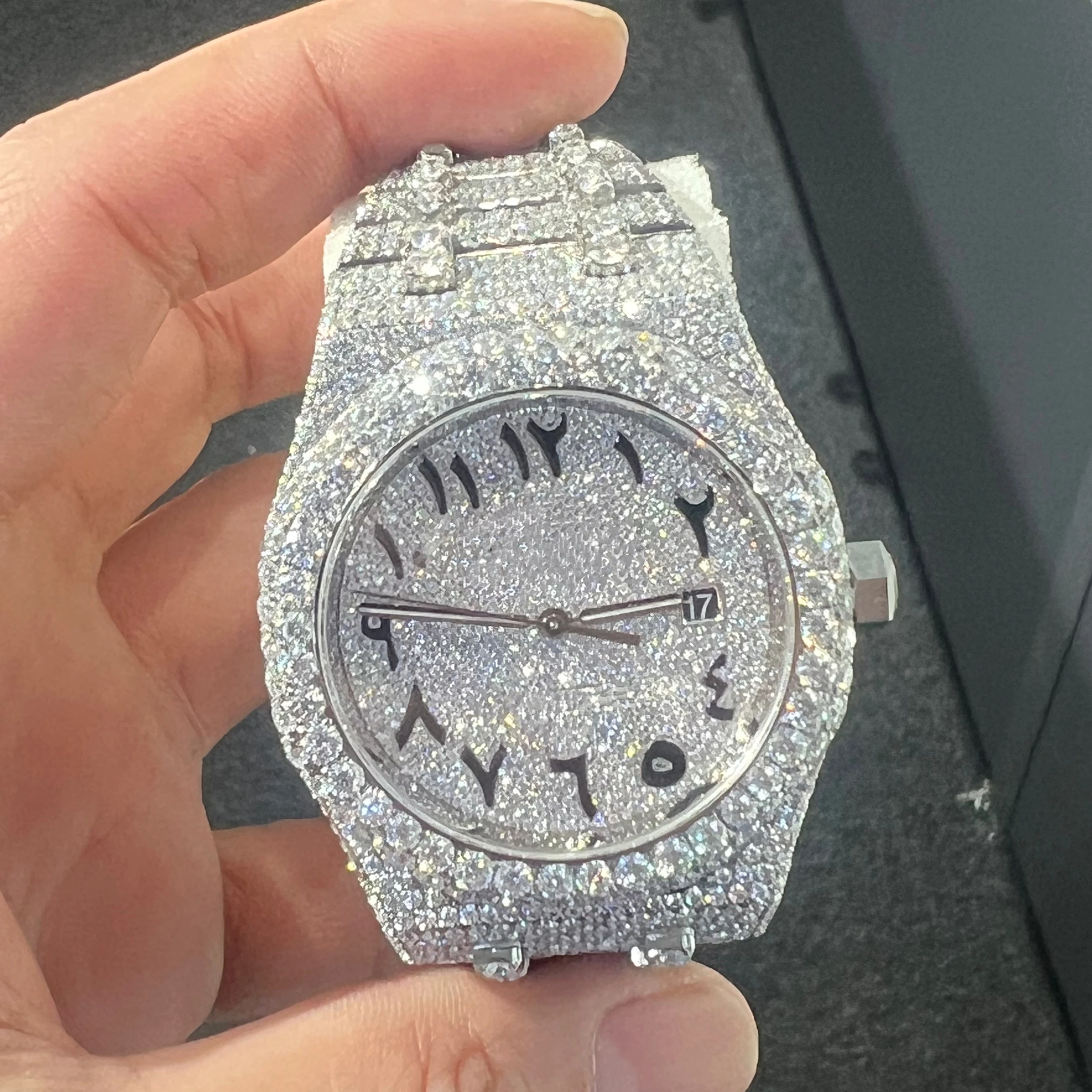 

Professional custom all kinds of Moshan stone diamond automatic mechanical waterproof watch.