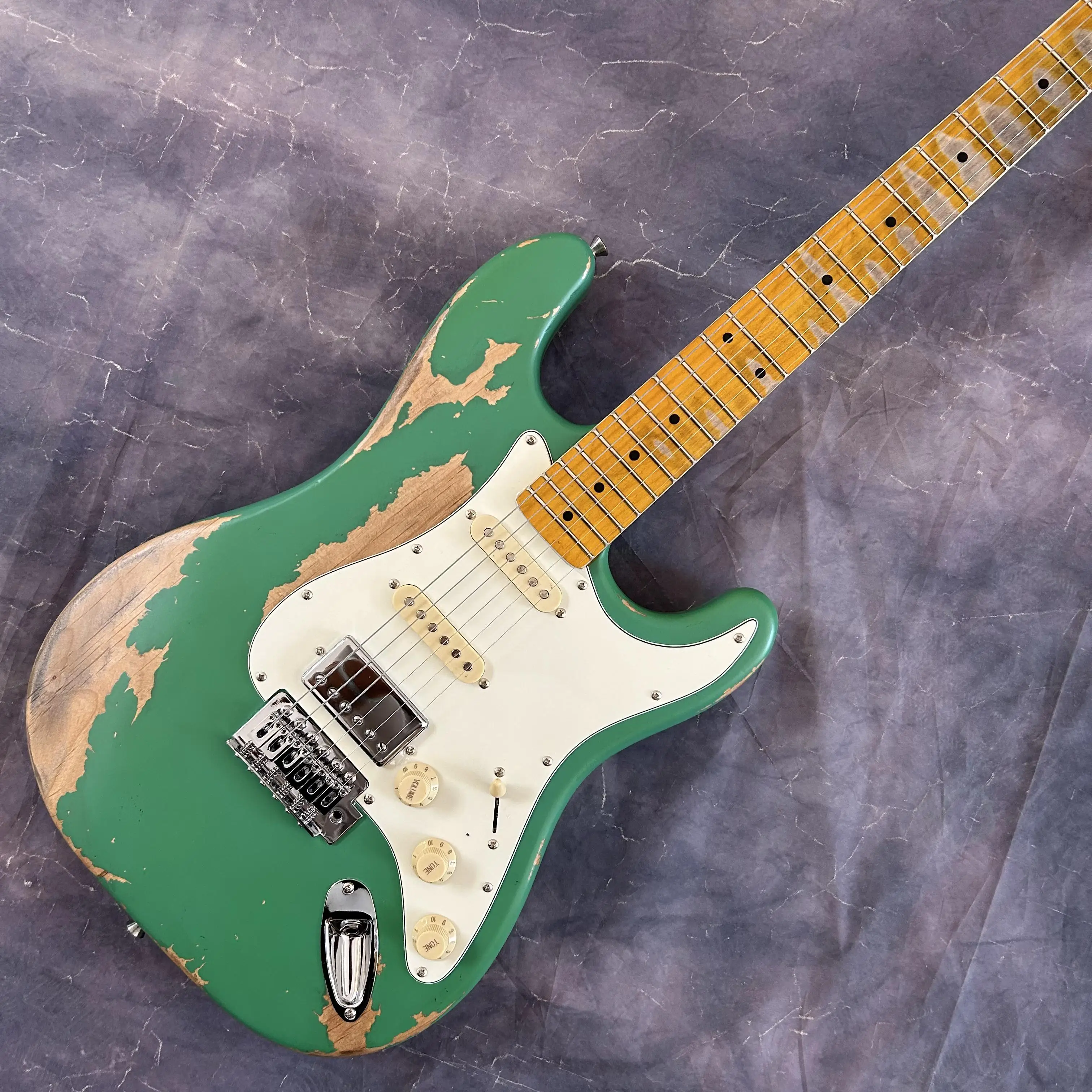 Green handed relics ST Electric Guitar Maple fingerboard Alder body Chrome hardware SSH pickup 21 frets Real photos  hot selling