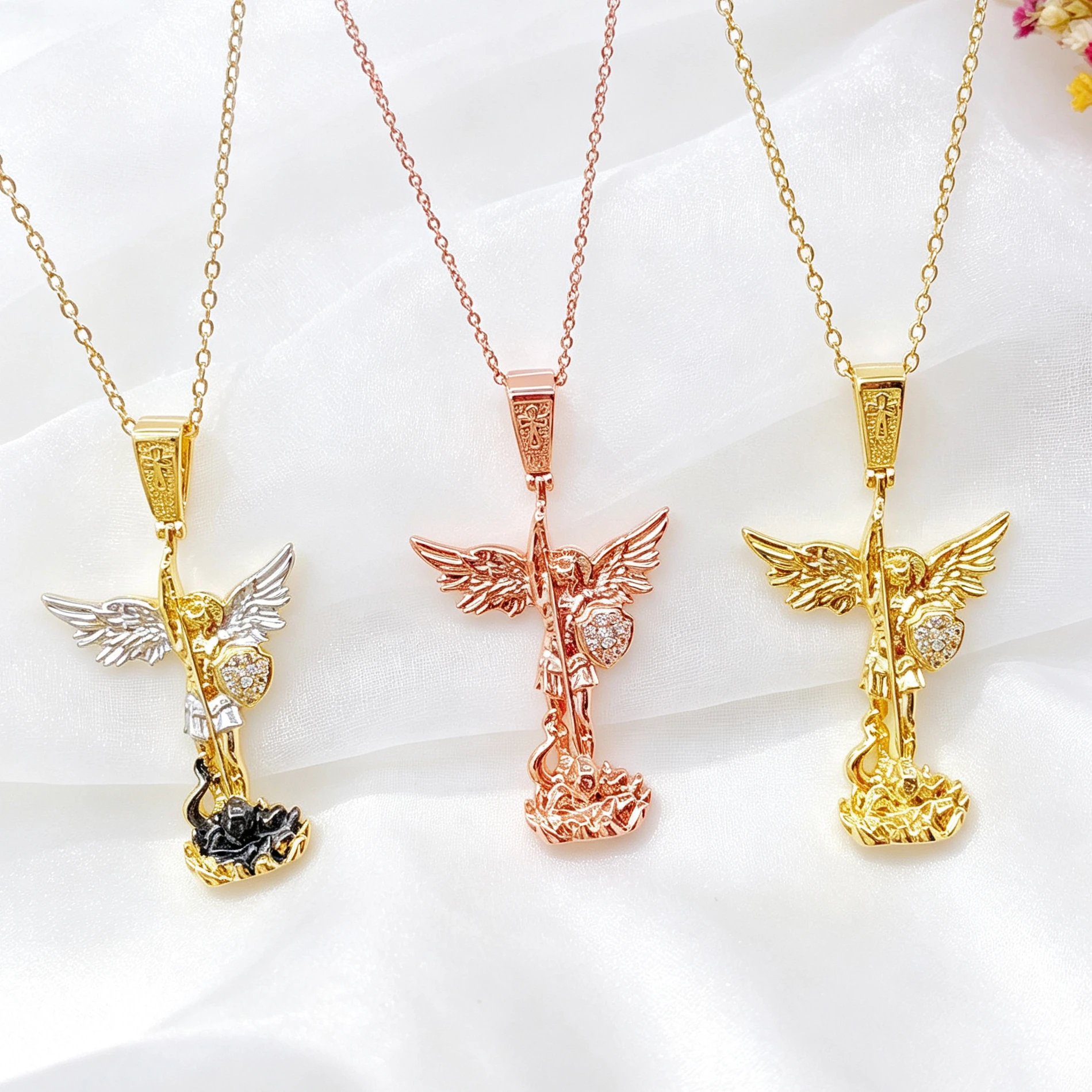 Collier Émail Artistique Saint Michel Archange, Amulette de Foi Chrétienne, Bijou Ange Gardien pour Hommes et Femmes, Idéal pour le Quotidien – Vente Flash