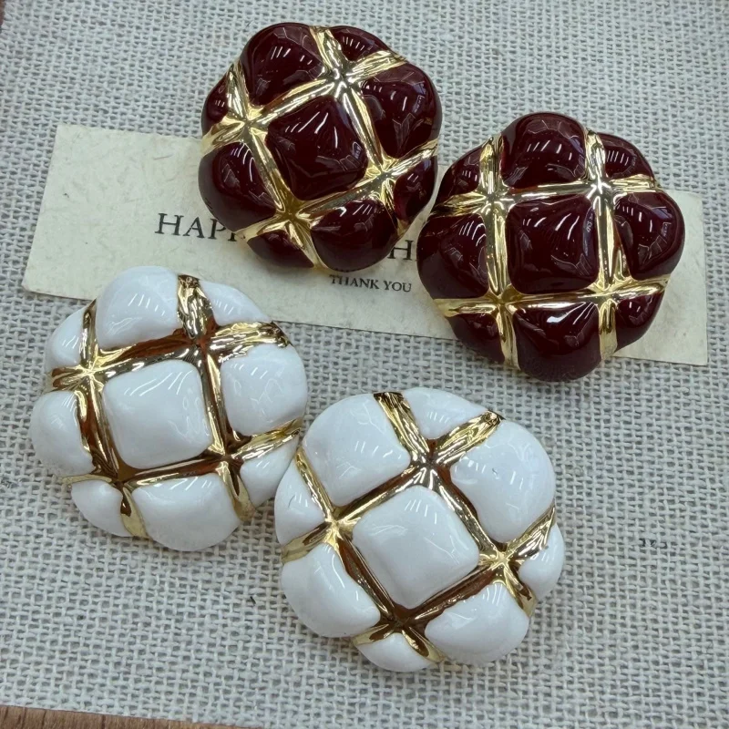 Round Enamel Grid Stud Earrings Gold Tone Metal Plaid Checkerboard Design White Burgundy Drop Glaze Statement Ear Jewelry For Da