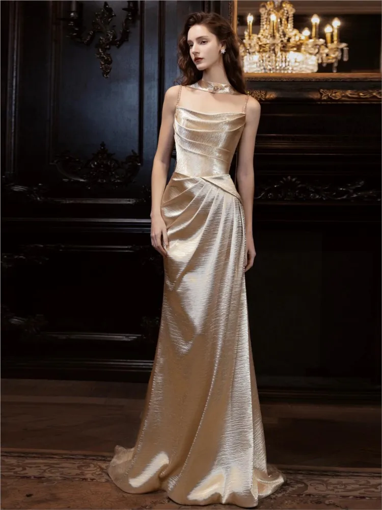 

A new light luxury and niche evening gown toasting dress