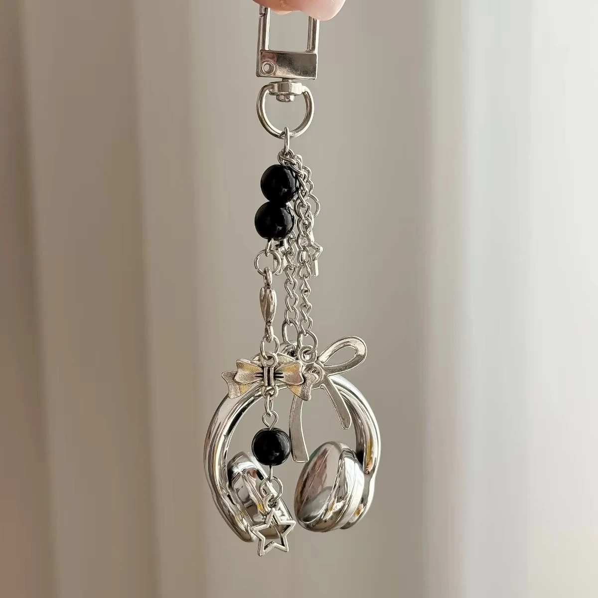 Y2k Gothic Headphone Keychain Silver Metal Star Bow Beaded Tassel Charm Trendy Aesthetic Bag Pendant For Teen Girls Best Friend image 4