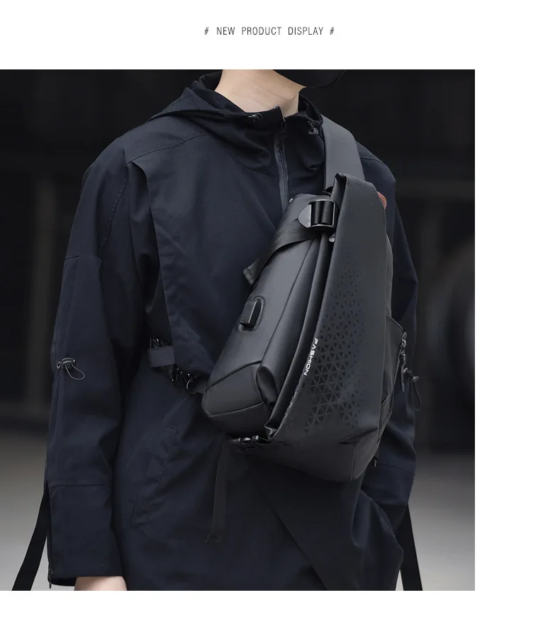 

The men's nylon waterproof chest bag can be fashionably shouldered diagonally across a small backpack for storing mobile phones