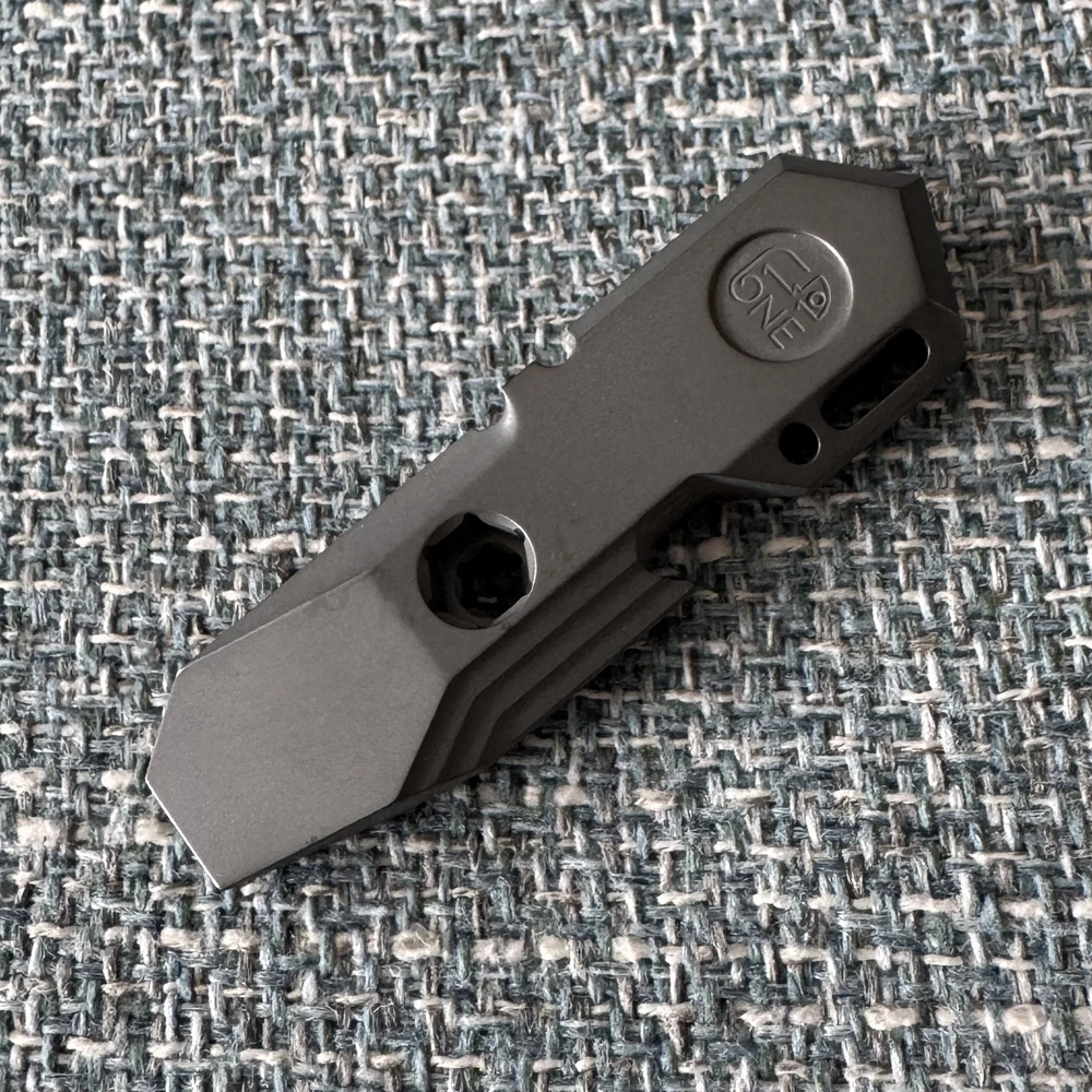 Picture 3: EDC Titanium alloy Titanium Damascus Mini Crowbar tools Hand Outdoor Camping Gear EDC Multifunction Tools Gift Collection