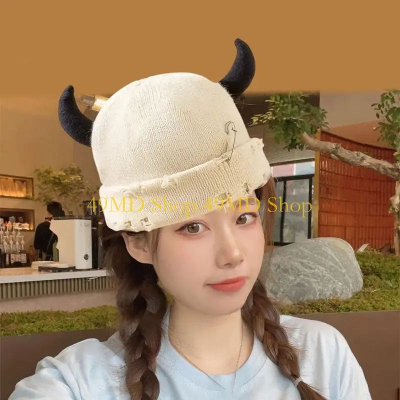 49MD Elegant Ribbed Weave Hat With Metal Pin Detailing Revertible Warm Ear Swing Plan For City Fashion