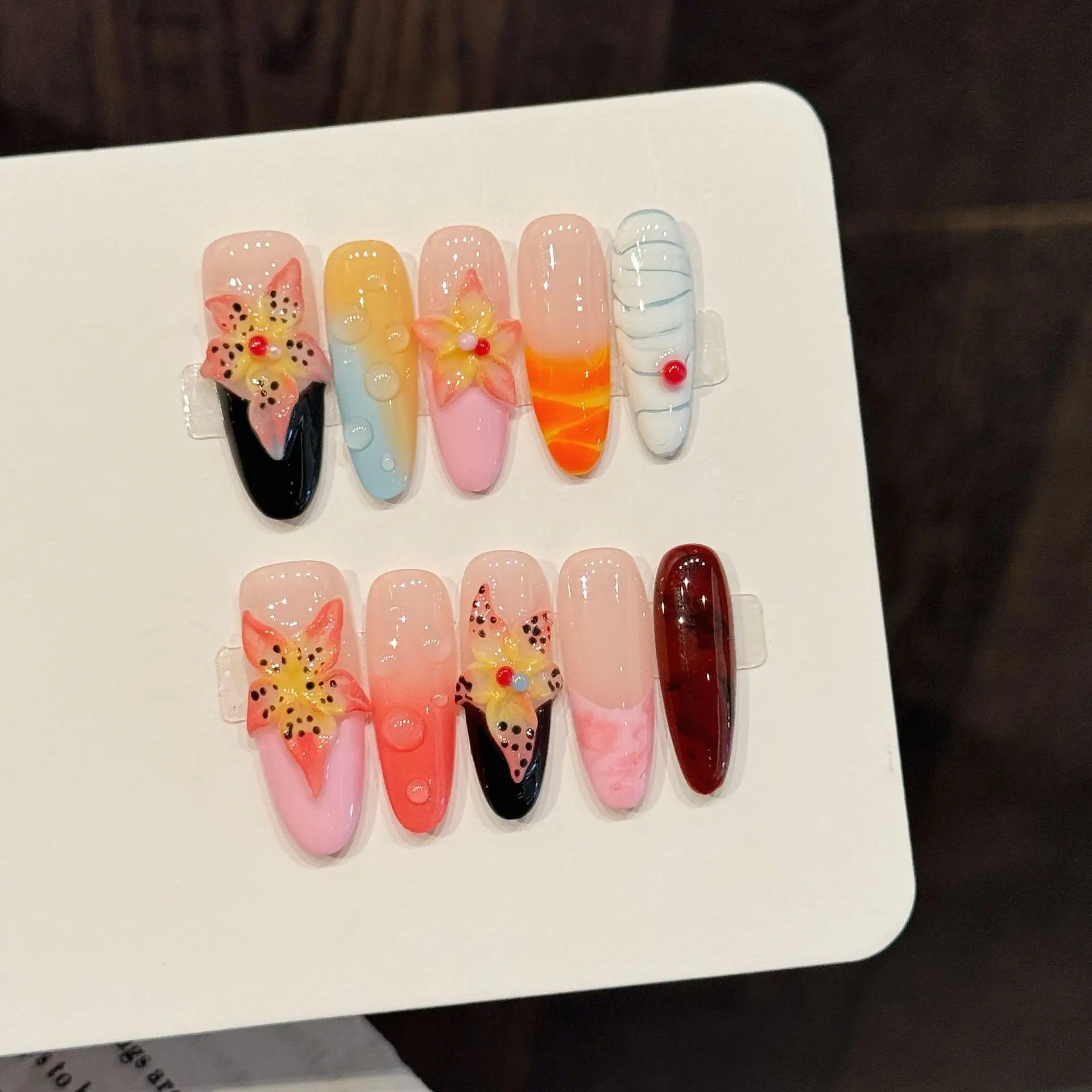 

10pcs Spicy Girl Handmade Press On Nails Summer Island Style Dopamine French Style Fake Nails 3D Carving Devil Flower False Nail