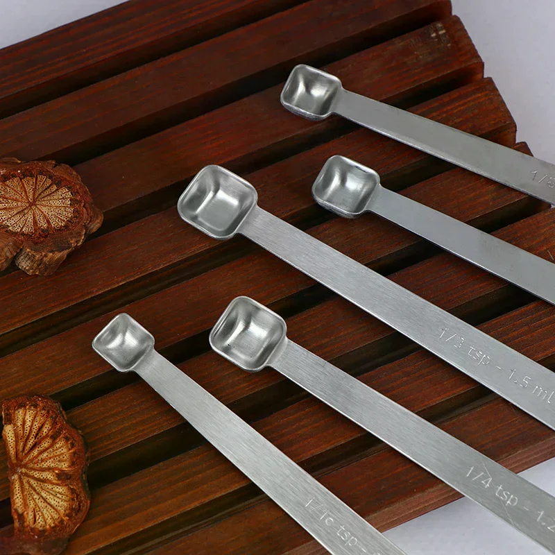 5 ピース/セットステンレス鋼の小さな計量スプーン調味料乾燥および液体成分キッチン正確な調理ガジェット