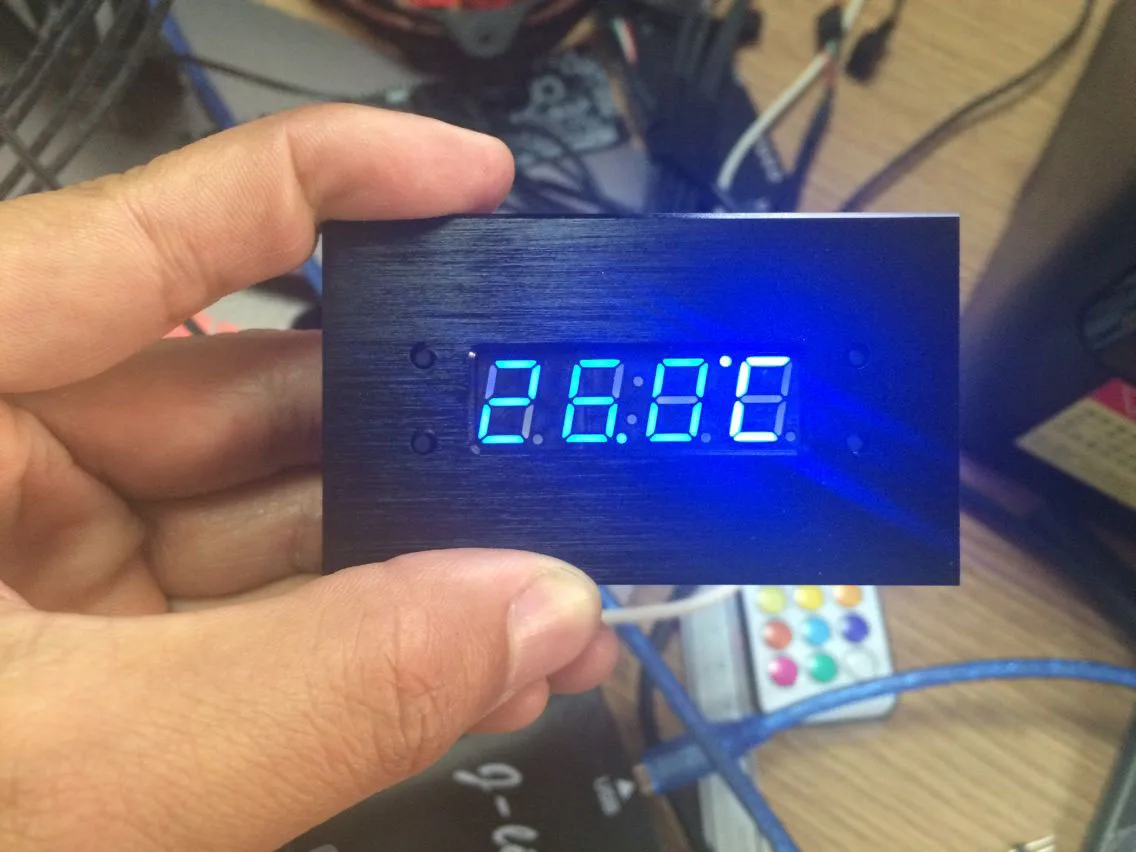 

Программируемый контроллер вентиляторов Lamptron CCM30 - управление 3-контактными и 4-контактными вентиляторами (PWM) для компьютерного оборудования и процессоров