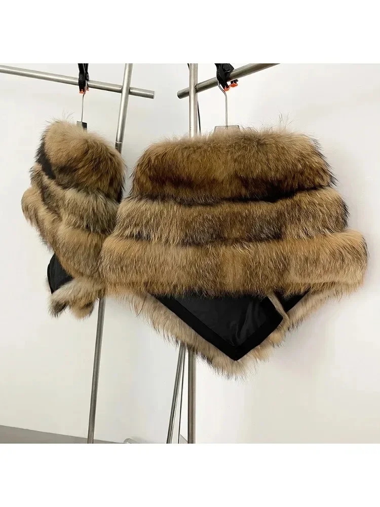 ملابس شتوية لعام 2025 ملابس نسائية فاخرة ملابس نسائية عصرية دافئة من الفرو الحقيقي اللفاع فرو الراكون الطبيعي شال نسائي #4