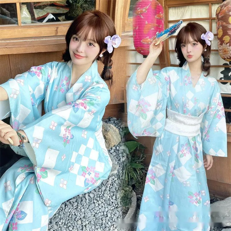 le-nouveau-style-kimono-est-une-amelioration-sur-le-kimono-japonais-traditionnel-retro-frais-et-doux-pour-une-photographie-de-voyage