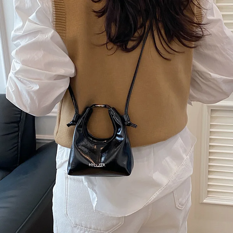 

Fashionable and stylish hand-held small bag for women 2026 new Korean version niche design shoulder small bag