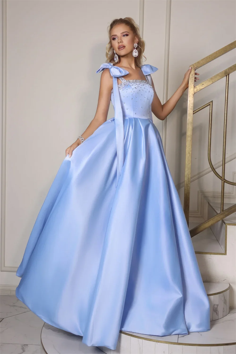 

Customized Blue Bow Straps Rhinestones Evening Dresses 2025 Satin vestidos de noiva Pleated Sleeveless Prom Quinceanera Gowns