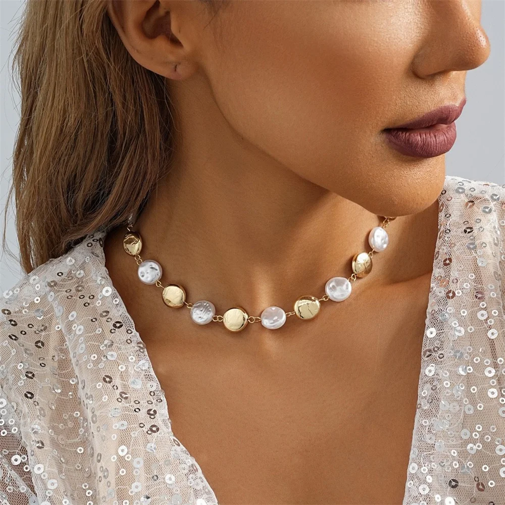 Creative Imitation Pearl Splicing GoldGlossy Circular Necklace For Women\'s New 2024