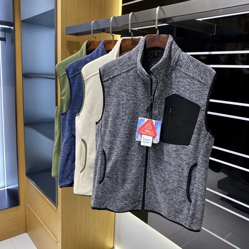 両面使えるFceアウトドアスポーツベスト メンズ 秋冬新作 おしゃれ 多機能 ショルダーパッド付きジャケット