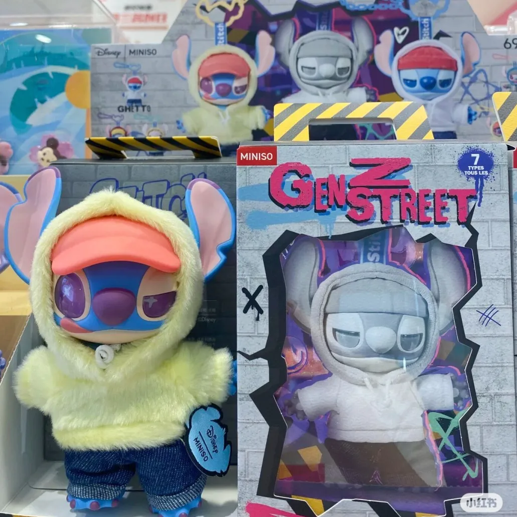 Figurita decorativa de la serie Disney Stitch Streetwear, colección Original de Gen Z, lindo colgante de vinilo, caja ciega de cumpleaños para niños