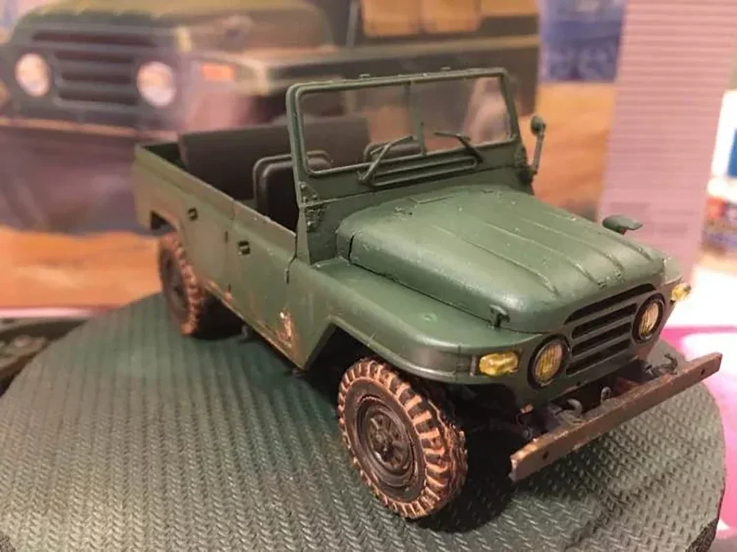 

Набор для сборки модели китайского джипа BJ212 с мягким тентом из брезента, масштаб 1/35, Trumpeter 02302, для взрослых, хобби, DIY
