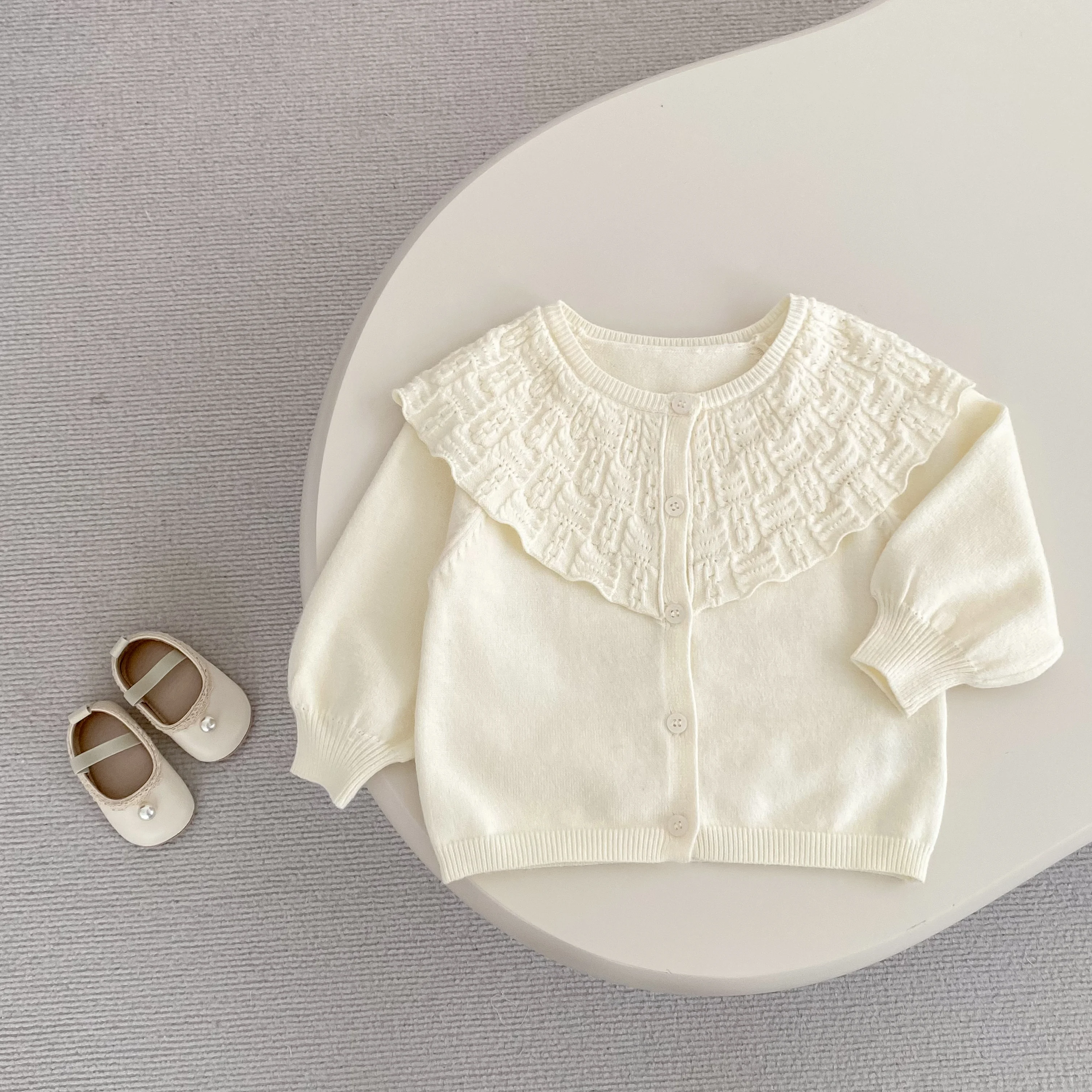 

New autumn clothing for infants aged 0-3, exquisite knitted sweaters for baby girls, large collar long sleeved knitted cardigans