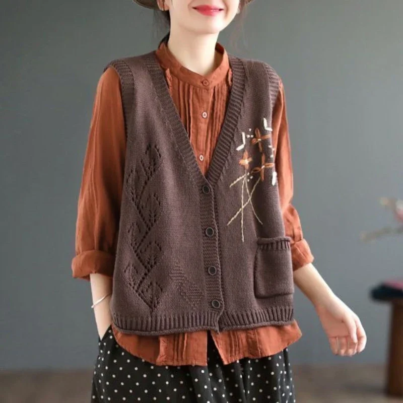 

Женский трикотажный свитер на пуговицах, с V-образным вырезом