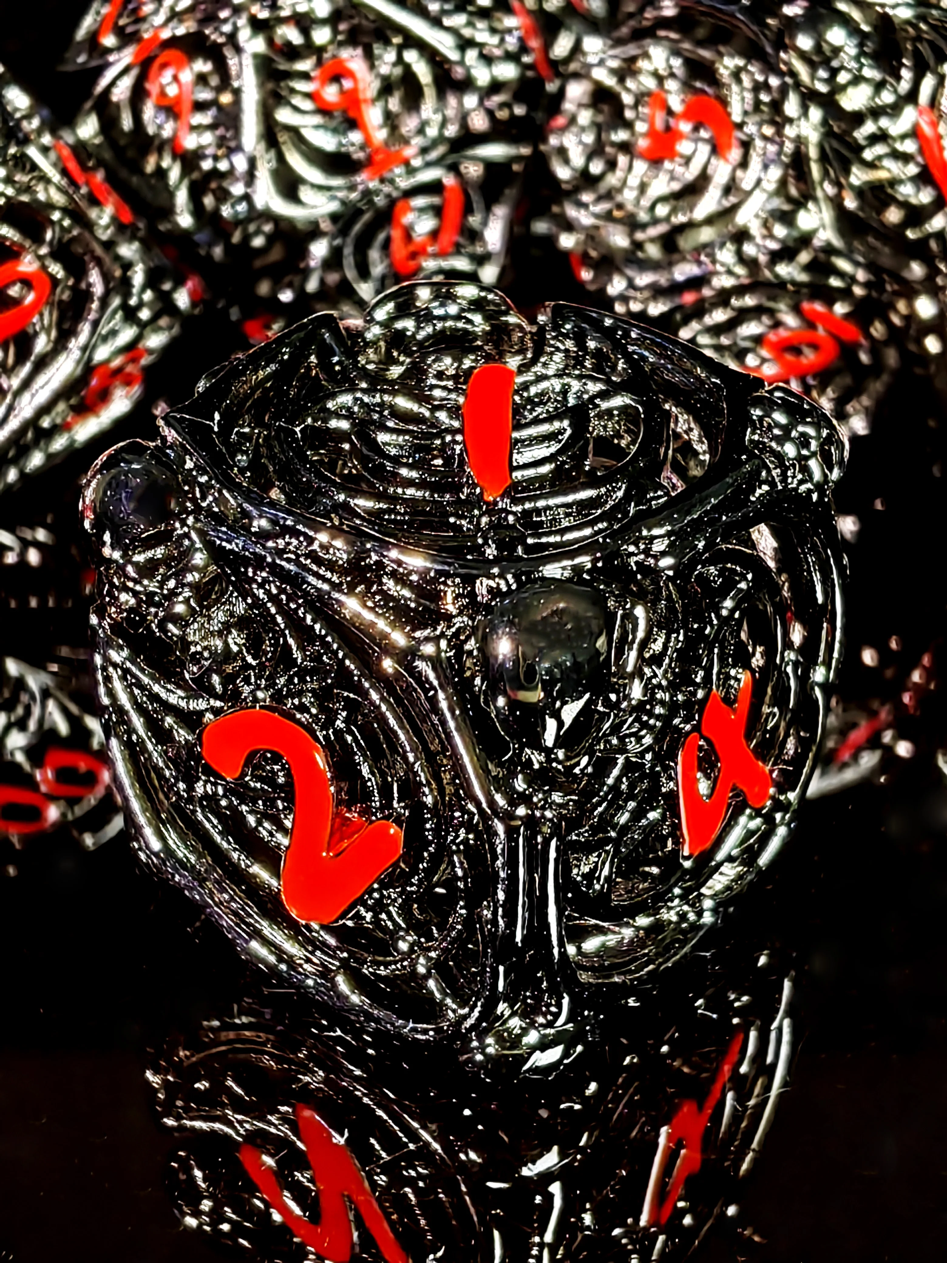 

DnD Metal Dice Set - Zinc Alloy Skull Design, Silver Base with Red Numbers, Perfect for Dungeons & Dragons, RPG Games