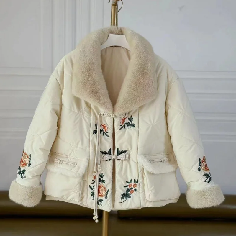 

Новая хлопковая куртка в китайском стиле для женщин, зимнее короткое модное пальто с вышивкой на пуговицах в стиле ретро, с меховым воротником и манжетами w1433