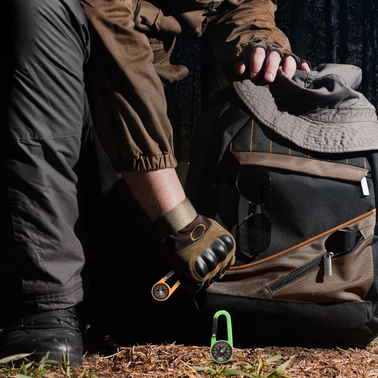 

8Pcs Compact Carabiner Compass Keychain Multifunctional Outdoor Navigation Tool for Hiking Backpacking Mountaineering