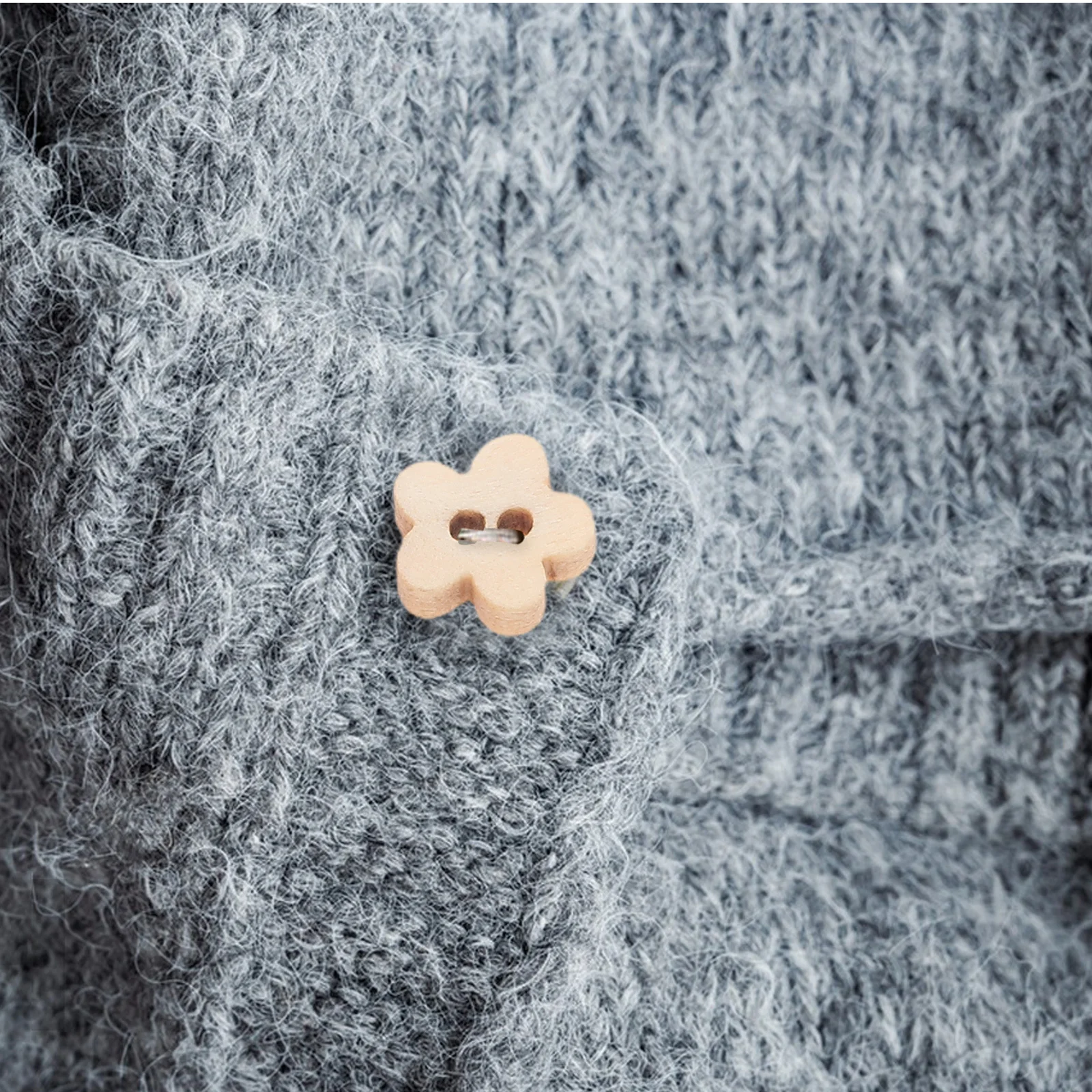 

200pcs Wooden Flower Buttons 2 Holes Natural Floral Button For Diy Sewing Craft Clothing Decorative Accessories Scrapbooking