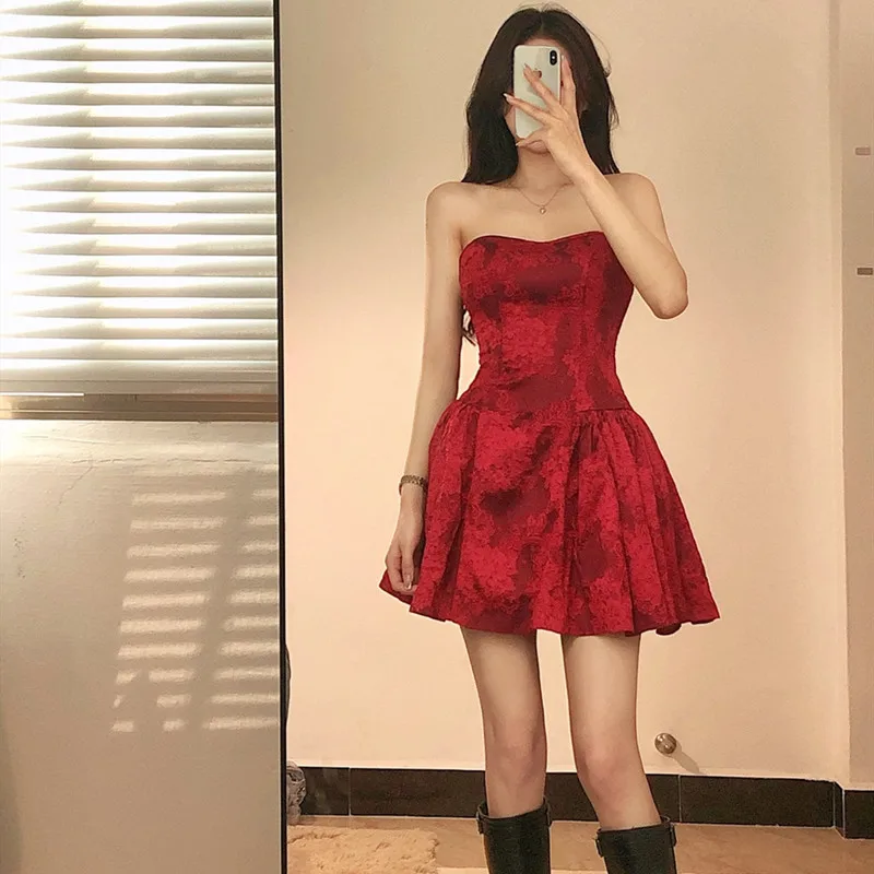 Red Retro Temperament Strapless Dress Women Summer New Flower Embroidery Slim Fit Waist Closing Shorted Pleated A-line Dresses