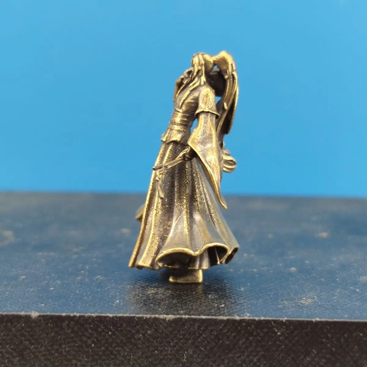 ​​Brass Wei Wuxian Miniature Figurine - Mo Dao Zu Shi Collectible Decor for Car Dashboard & Home Display, 3.9cm Metal Ornament