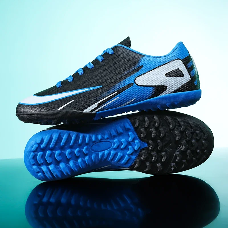

New Men Soccer Shoes Soft Training Professional Football Boots Unisex Ultralight Breathable Sport Grass Cleats Match Sneakers